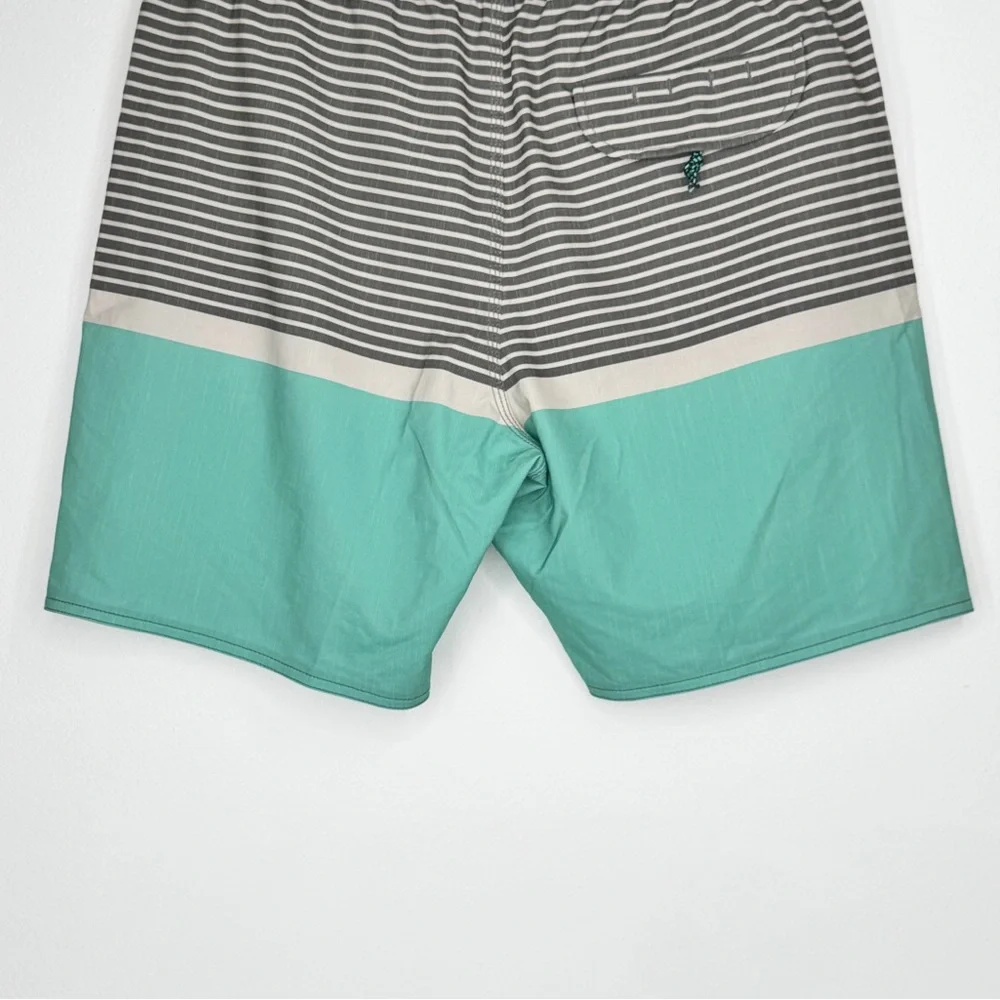 Vissla Gray Cream Mint Green Boardshorts Men’s Size Large